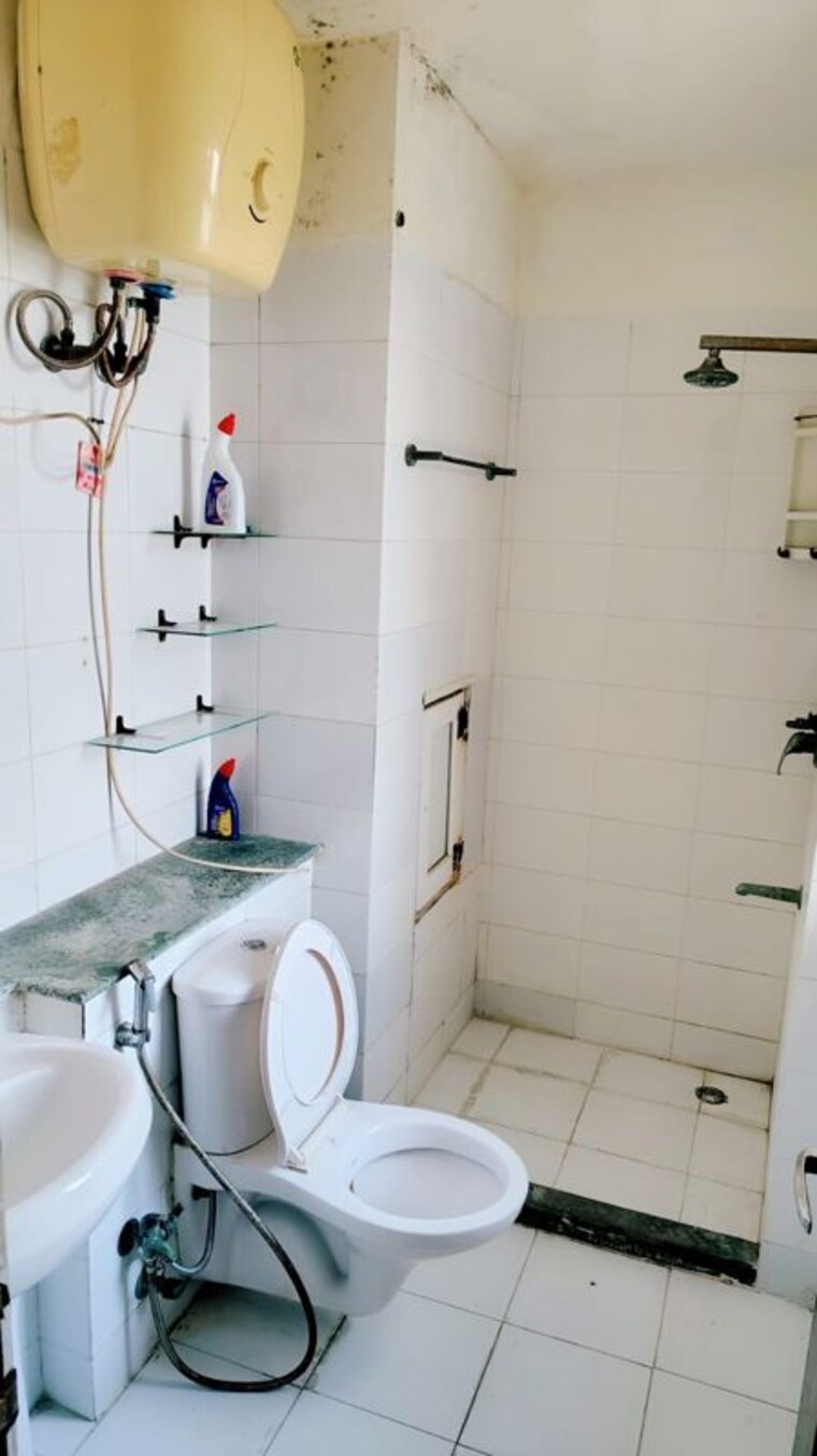 Bathroom, bptp-the-resort 3 Bedroom 2052 Sq.Ft. Apartment In Sector 75 Faridabad 10212431