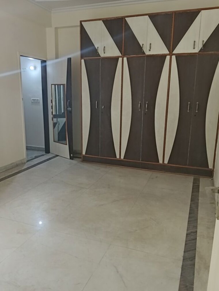 Room, rajendra nagar sector 5 3 Bedroom 200 Sq.Yd. Builder Floor In Rajendra Nagar Sector 5 Ghaziabad 10212471