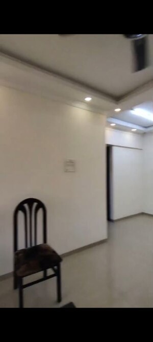Room in 3 BHK Apartment at Heena Gokul Crescent, Andheri East – for Rent