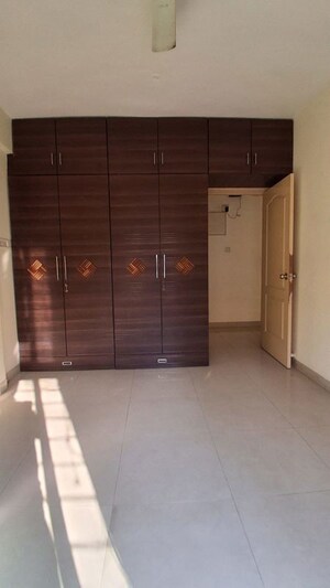 2 BHK Apartment For Rent in Shikhar Kunj Malad, Malad East