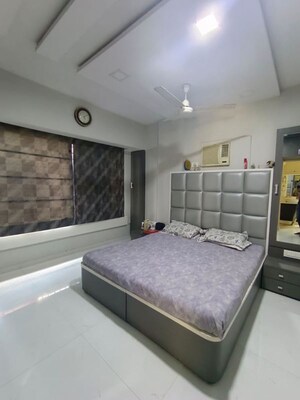 Bedroom in 2 BHK Apartment at Vile Parle East – for Rent