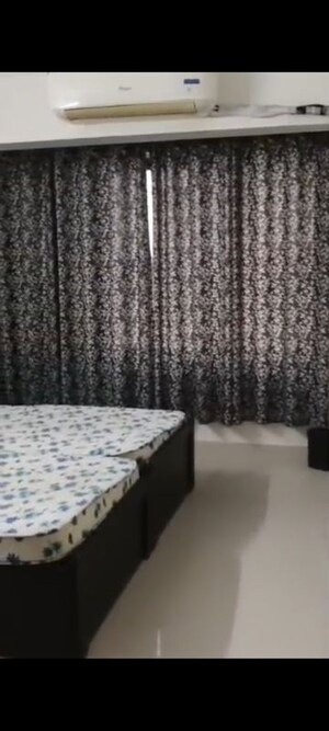 Bedroom in 2 BHK Apartment at Vile Parle East – for Rent
