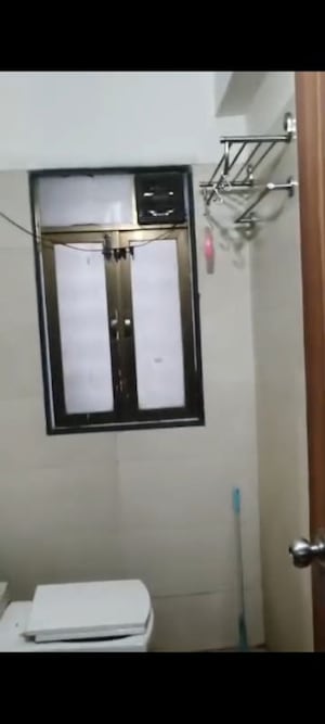 Room in 2 BHK Apartment at Vile Parle East – for Rent