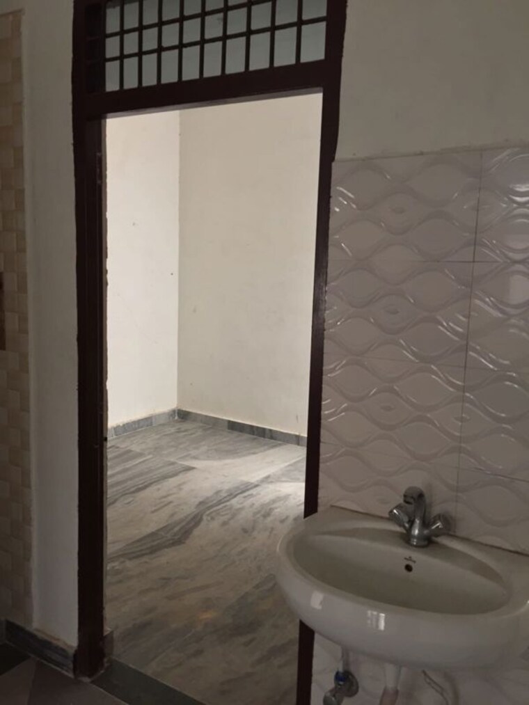 Bathroom, subhash nagar 3 Bedroom 80 Sq.Yd. Independent House In Subhash Nagar Gurgaon 10212502