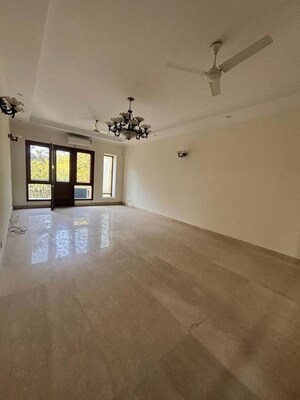 Room in 4 BHK Builder Floor at Vasant Vihar – for Rent