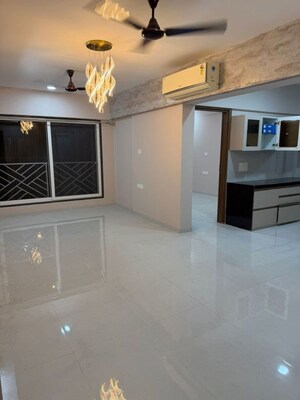 Room in 2 BHK Apartment at Khar West – for Rent