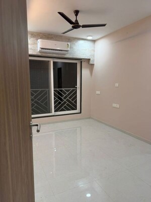 Room in 2 BHK Apartment at Khar West – for Rent