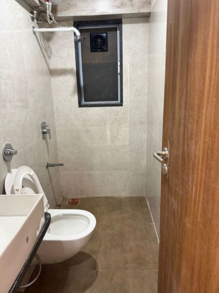 Bathroom, khar west 2 Bedroom 700 Sq.Ft. Apartment In Khar West Mumbai 10212512