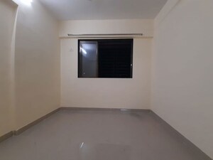 Room in 2 BHK Apartment at Goregaon East – for Rent