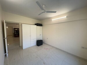 Room in 2 BHK Apartment at Ashoka Hind CHS, Khar West – for Rent