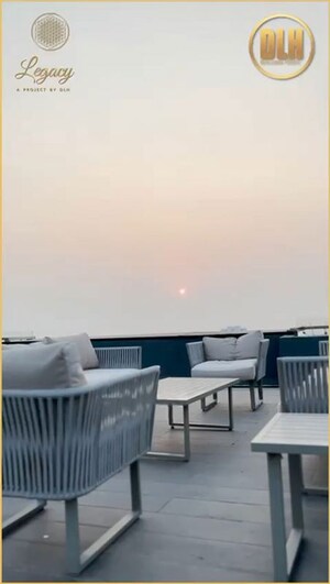 Team Area in 3 BHK Apartment at DLH Legacy, Juhu – for Sale