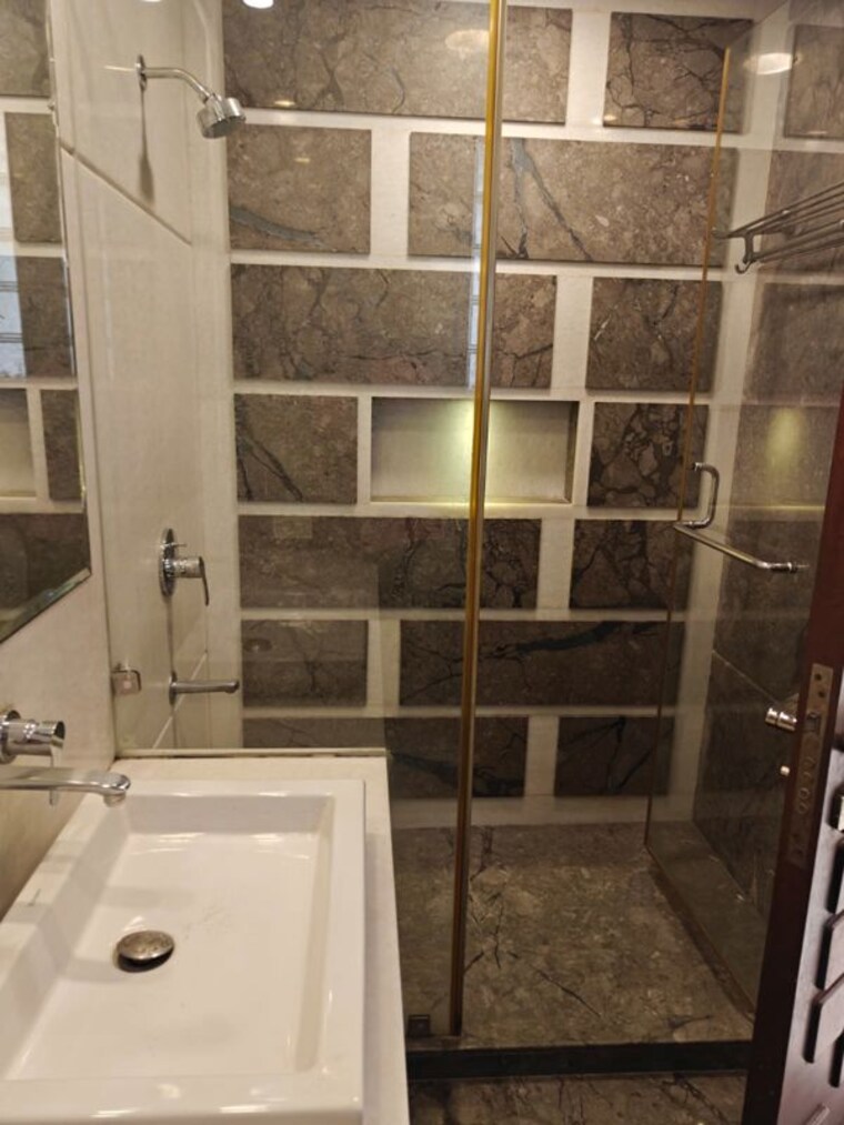 Bathroom, defence colony 4 Bedroom 2300 Sq.Ft. Builder Floor In Defence Colony Delhi 10212542