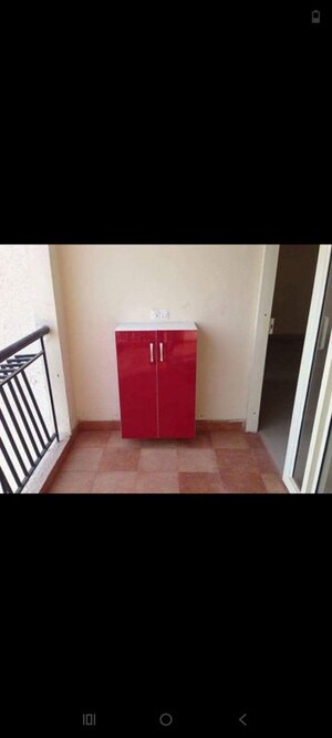 Room in 2.5 BHK Apartment at Antriksh Golf View, Sector 78 – for Rent