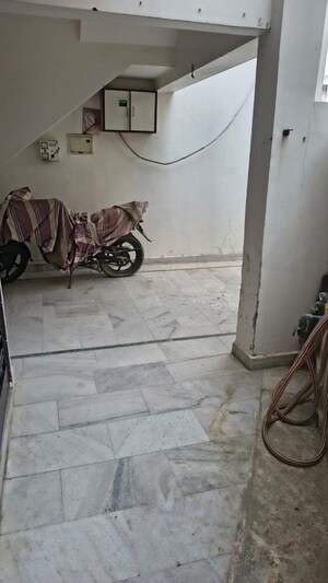 Parking in 2.5 BHK Independent House at Chinhat – for Rent