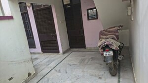 Parking in 2.5 BHK Independent House at Chinhat – for Rent