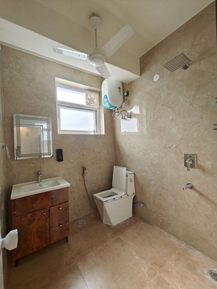 Bathroom, kailash colony 1 RK 420 Sq.Ft. Builder Floor In Kailash Colony Delhi 10212575
