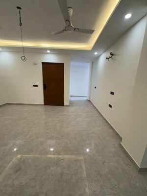 Room in 3 BHK Builder Floor at Ansal Plaza Sector-23, Sector 23 – for Rent