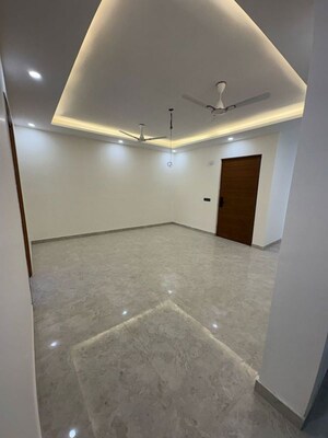 Room in 3 BHK Builder Floor at Ansal Plaza Sector-23, Sector 23 – for Rent