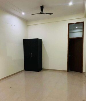Room in 3.5 BHK Villa at Gomti Nagar – for Rent