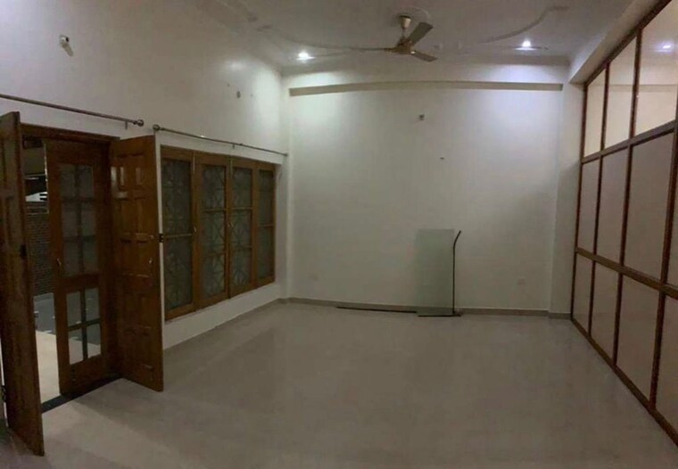 Room, gomti nagar 3.5 Bedroom 3500 Sq.Ft. Villa In Gomti Nagar Lucknow 10212582