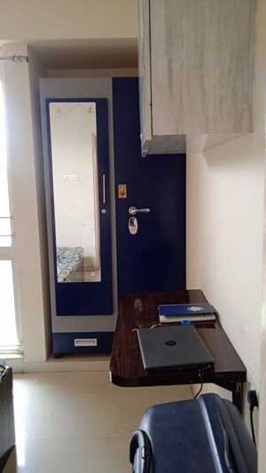 Furnished Amenities in 3 BHK Apartment at Raunak Park View, Ghodbunder Road – for Rent