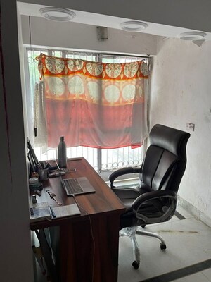 Team Area in 2.5 BHK Apartment at Vasant Kunj – for Rent