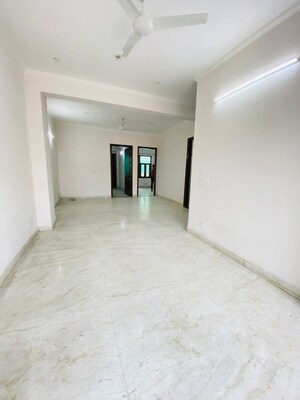 Room in 2 BHK Builder Floor at Ansal Plaza Sector-23, Sector 23 – for Rent