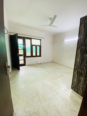 Room in 2 BHK Builder Floor at Ansal Plaza Sector-23, Sector 23 – for Rent
