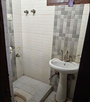 Bathroom in 2 BHK Independent House at Husainganj – for Rent