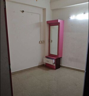 Room in 2 BHK Independent House at Husainganj – for Rent