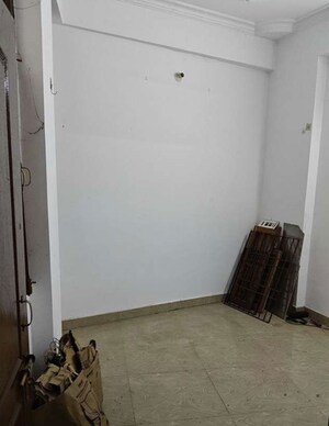 Room in 2 BHK Independent House at Husainganj – for Rent