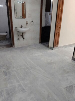 Room in 3.5 BHK Apartment at Vasant Kunj – for Rent