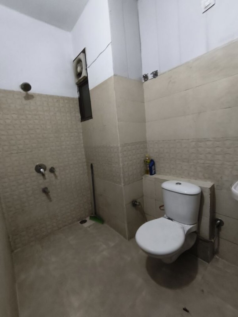Bathroom, motiaz-royal-citi 3 Bedroom 1460 Sq.Ft. Apartment In Ambala Highway Zirakpur 10212627