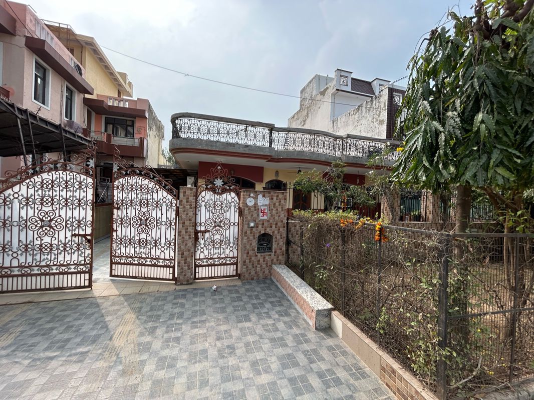 4 BHK + Pooja Room,Servant Room,Extra Room Villa For Sale in Sector 28