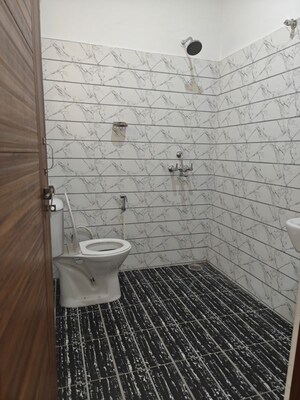 Bathroom in 4 BHK Apartment at Kulhan – for Rent