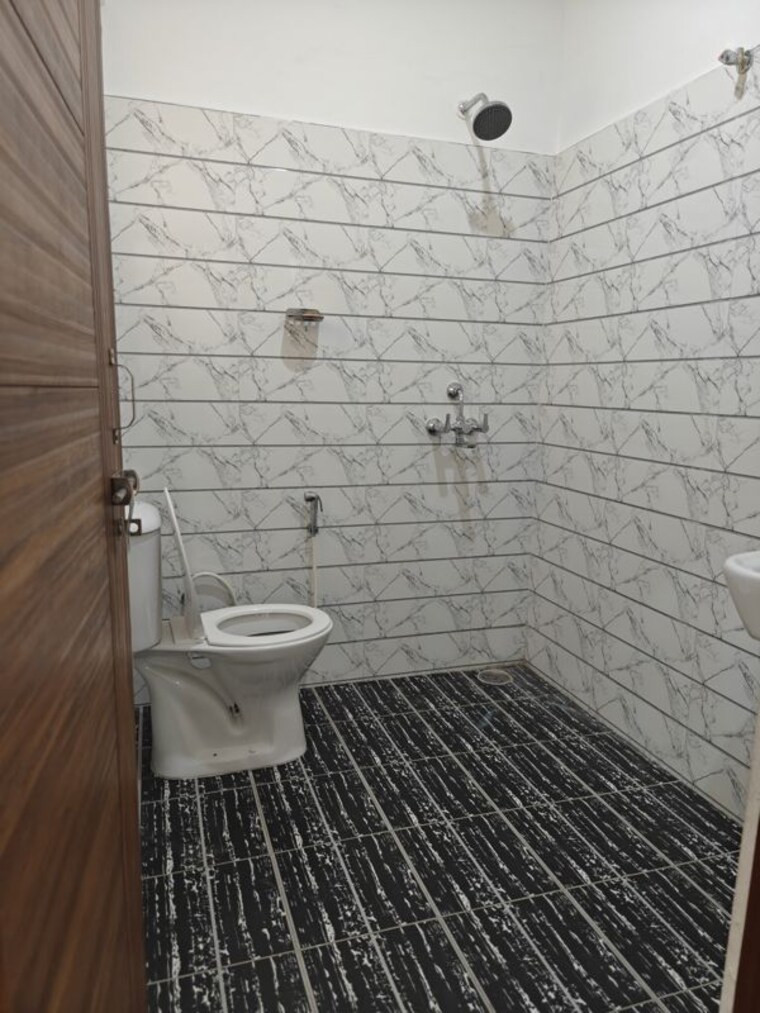 Bathroom, kulhan 4 Bedroom 2080 Sq.Ft. Apartment In Kulhan Dehradun 10212635