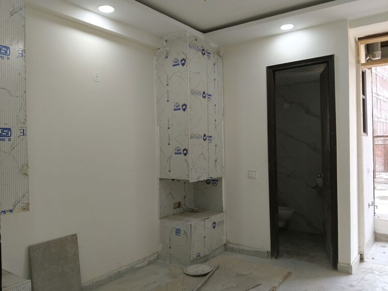 Room, sector 73 2 Bedroom 950 Sq.Ft. Builder Floor In Sector 73 Noida 10212652