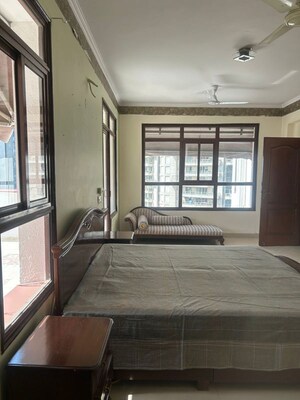 Living Room in 4 BHK Apartment at Orchid Gardens, Sector 54 – for Rent