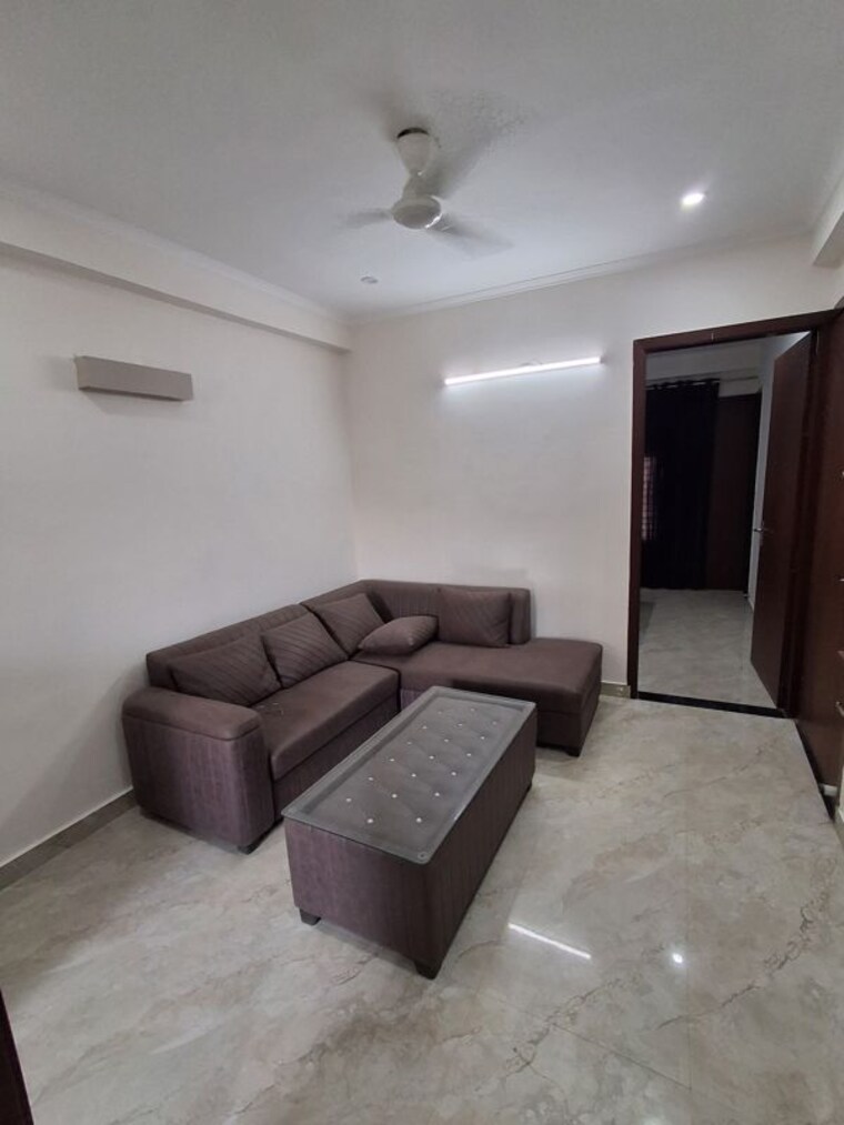 Living Room, rwa-residential-society 2 Bedroom 190 Sq.Yd. Builder Floor In Sector 40 Gurgaon 10212694
