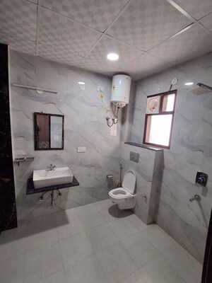 Team Area in 2 BHK Builder Floor at RWA Residential Society, Sector 40 – for Rent