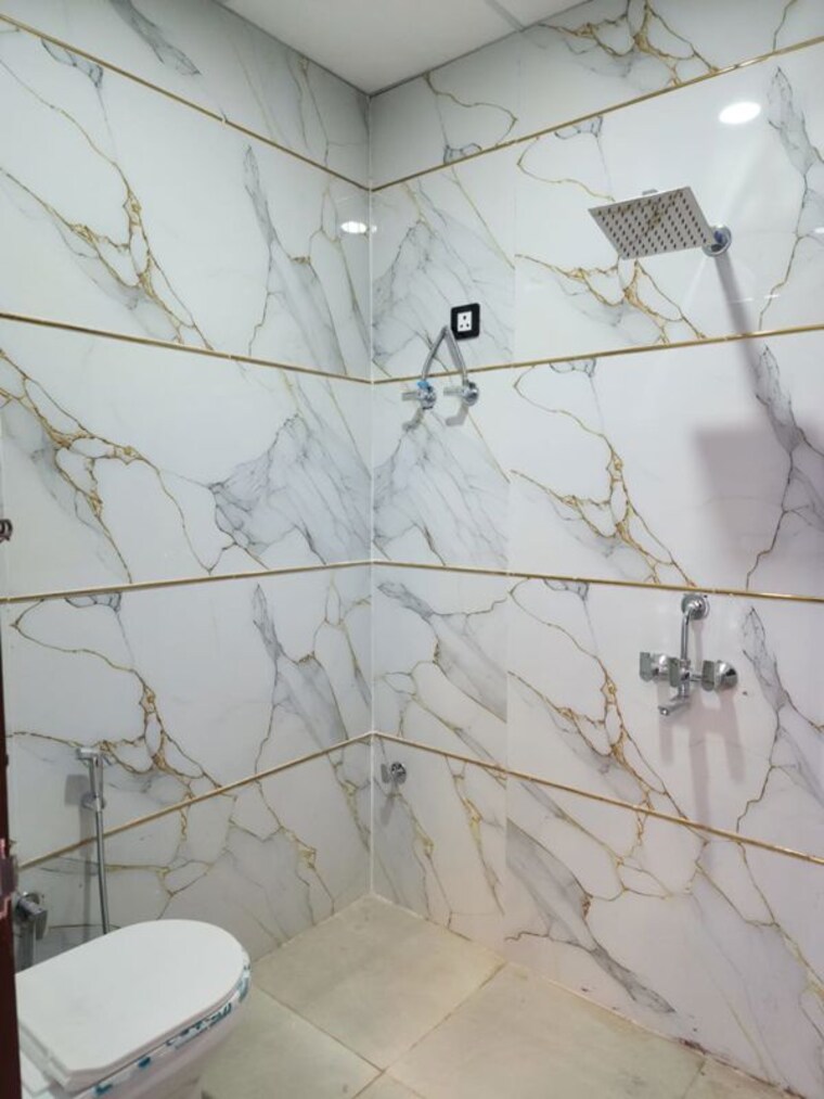 Attached Bathroom, sector 73 4 Bedroom 1650 Sq.Ft. Builder Floor In Sector 73 Noida 10212696