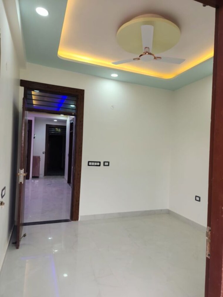 Room, sector 73 4 Bedroom 1650 Sq.Ft. Builder Floor In Sector 73 Noida 10212696