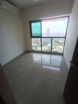 Bedroom in 2.5 BHK Apartment at Sheth Auris Bliss, Malad West – for Rent