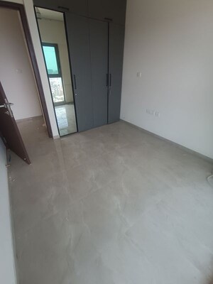 Room in 2.5 BHK Apartment at Sheth Auris Bliss, Malad West – for Rent