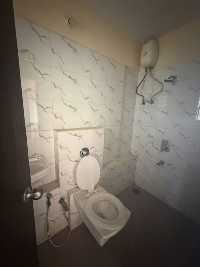 Bathroom, siddhi-highland-park-phase-2 1 Bedroom 450 Sq.Ft. Apartment In Kapur Bawdi Thane 10212735