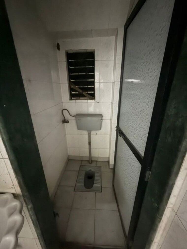 Bathroom, shatrughan-kutir-chs 1 Bedroom 450 Sq.Ft. Apartment In Yashaswi Nagar Thane 10212741