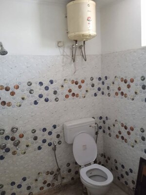 Bathroom in 1 BHK Builder Floor at DLF City Gurgaon, Sector 27 – for Rent