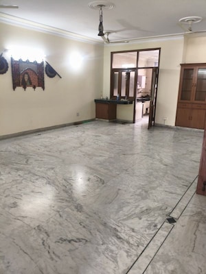 Room in 2 BHK Builder Floor at Palam Vihar – for Rent