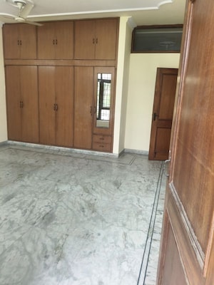 Room in 2 BHK Builder Floor at Palam Vihar – for Rent