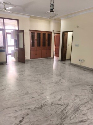 Room in 2 BHK Builder Floor at Palam Vihar – for Rent